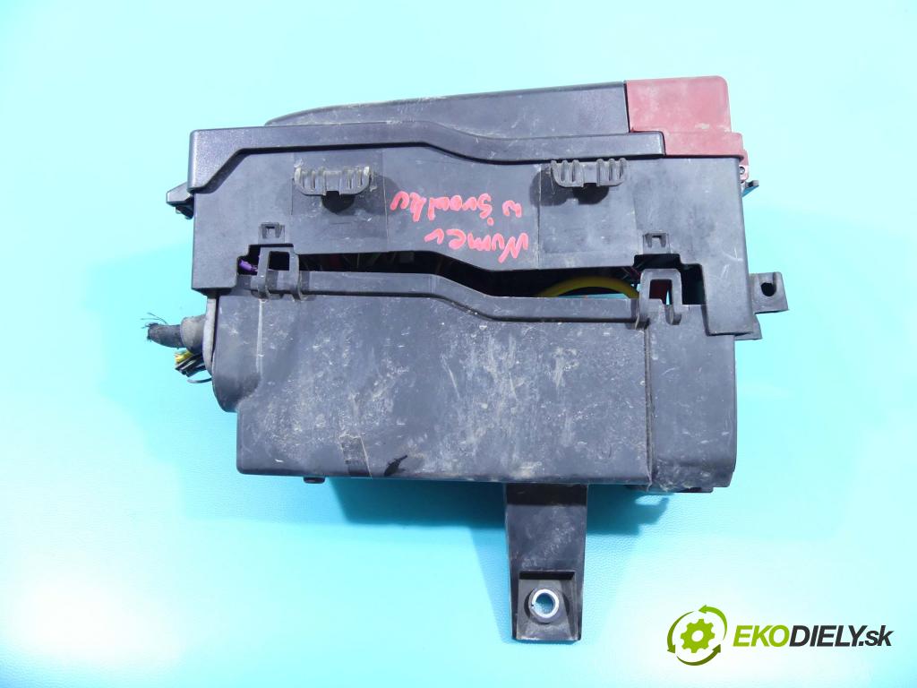 Jaguar F-Pace 16- 2.0d 179KM automatic 132 kW 1999 cm3 5- skříňka pojistková GX73-14A067-AA (Pojistkové skříňky)