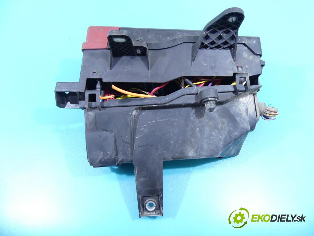 Jaguar F-Pace 16- 2.0d 179KM automatic 132 kW 1999 cm3 5- skříňka pojistková GX73-14A067-AA (Pojistkové skříňky)