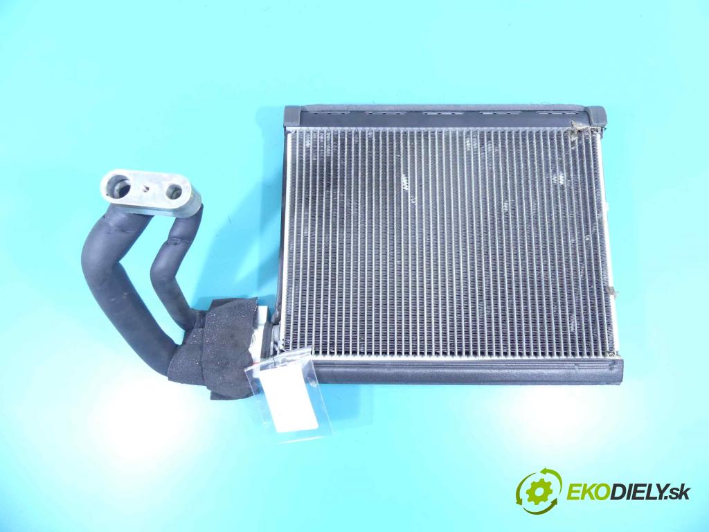 Jaguar F-Pace 16- 2.0d 179KM automatic 132 kW 1999 cm3 5- radiátor  (Radiátory topení)