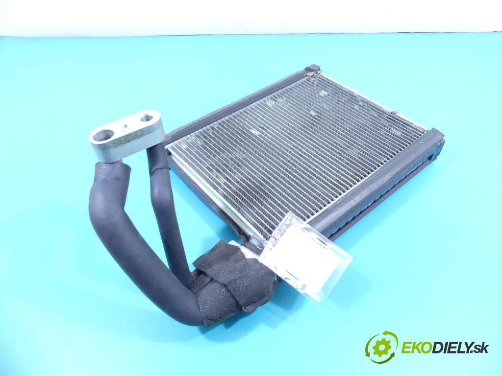 Jaguar F-Pace 16- 2.0d 179KM automatic 132 kW 1999 cm3 5- radiátor  (Radiátory topení)