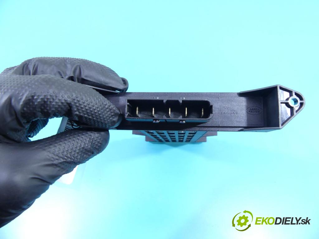 Jaguar F-Pace 16- 2.0d 179KM automatic 132 kW 1999 cm3 5- radiátor 013410-0861 (Radiátory topení)