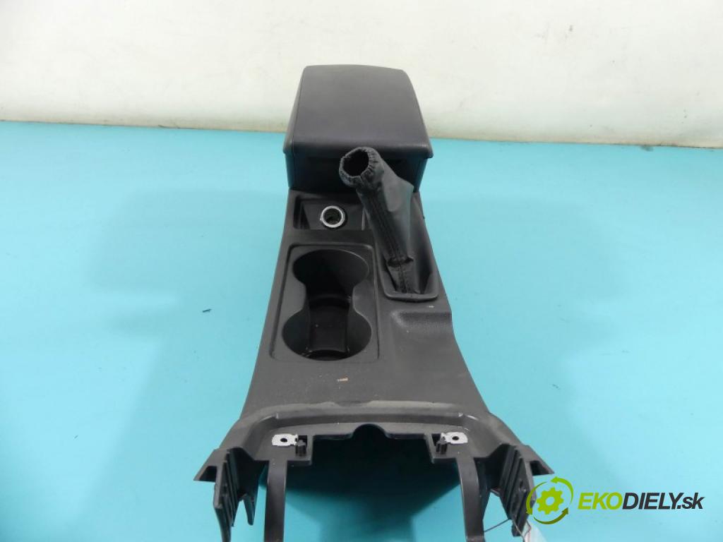 Seat Leon III 2012-2020 1.6 tdi 110 HP manual 81 kW 1598 cm3 5- operadlo 5F0858329A (Lakťová opierka)