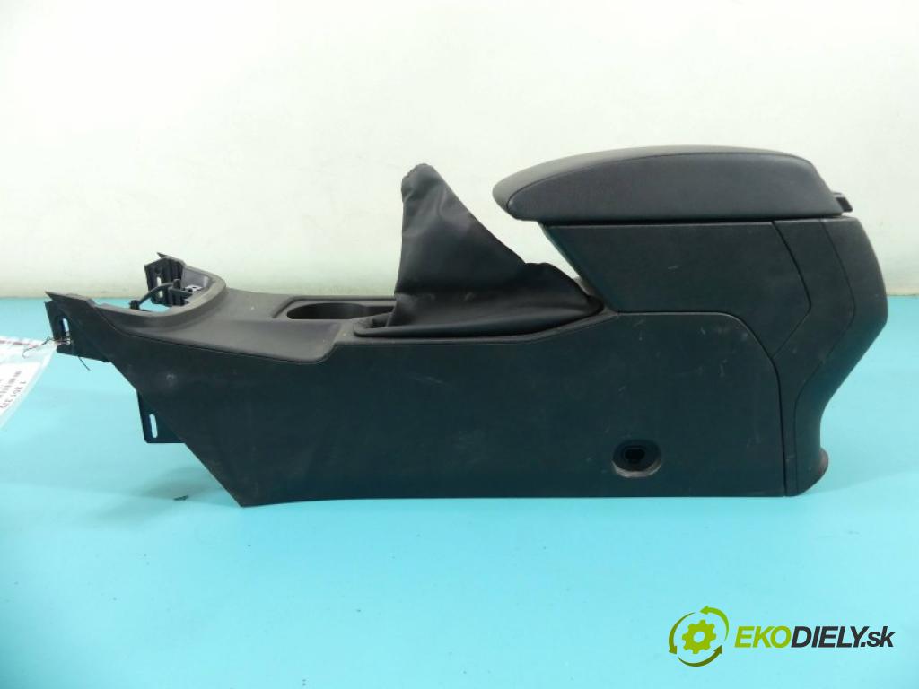 Seat Leon III 2012-2020 1.6 tdi 110 HP manual 81 kW 1598 cm3 5- operadlo 5F0858329A (Lakťová opierka)