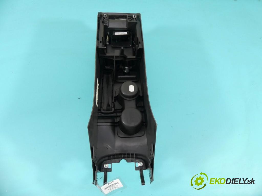 Seat Leon III 2012-2020 1.6 tdi 110 HP manual 81 kW 1598 cm3 5- operadlo 5F0858329A (Lakťová opierka)