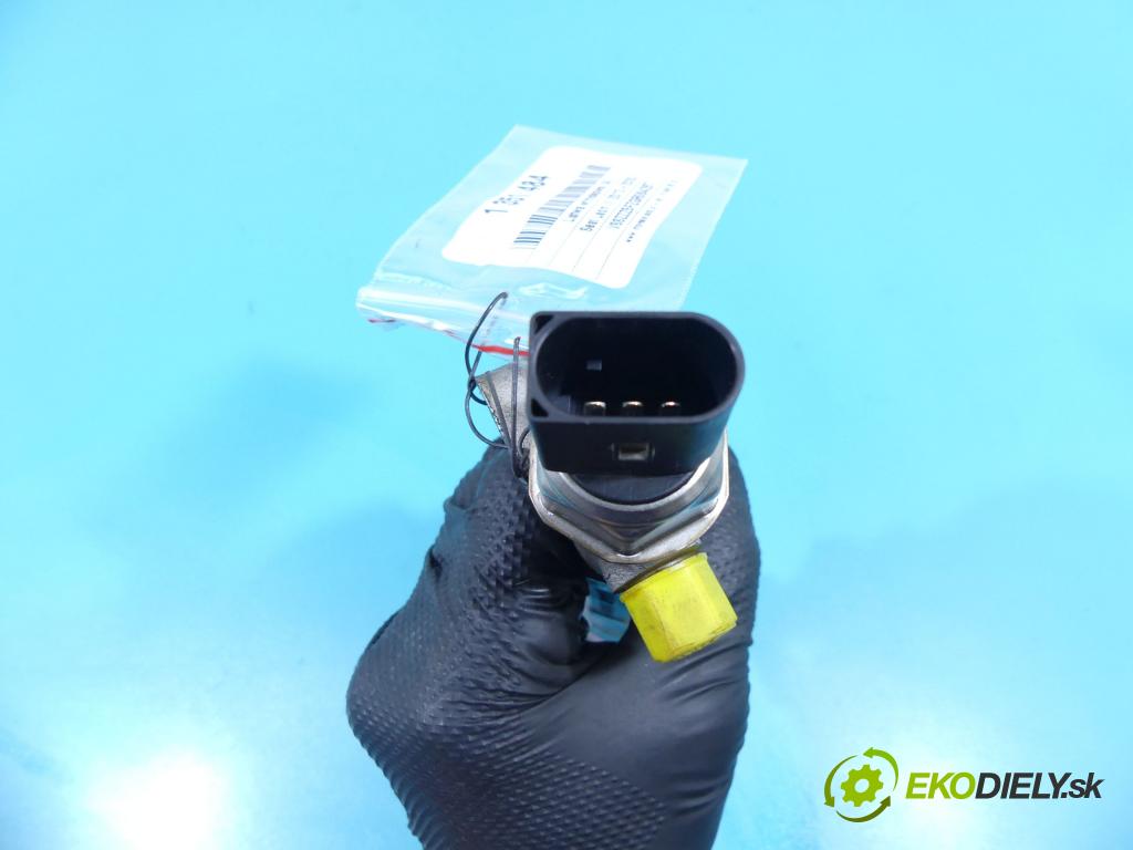 Seat Leon III 2012-2020 1.6 tdi 110 HP manual 81 kW 1598 cm3 5- lišta vstrekovacia 04L089G (Vstrekovacie lišty)