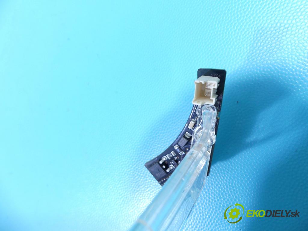 Volvo S60 II 2010-2018 2.0 D3 163 HP automatic 120 kW 1984 cm3 4- Reflektor: pravý VSMRC (Pravé)