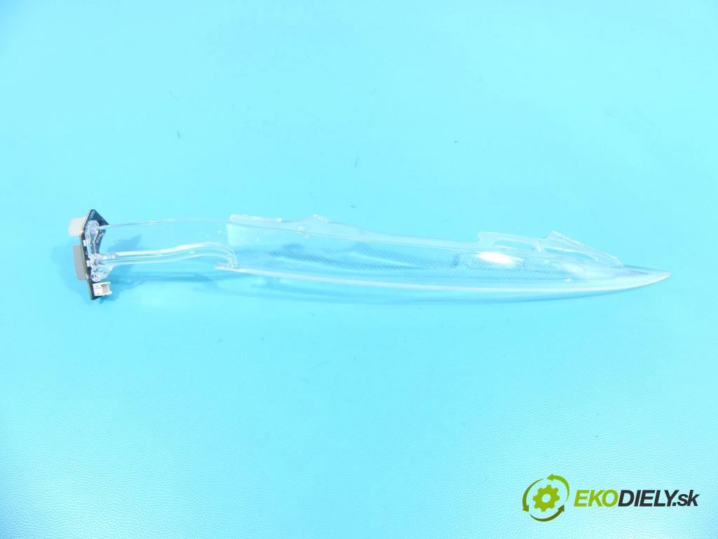 Volvo S60 II 2010-2018 2.0 D3 163 HP automatic 120 kW 1984 cm3 4- Reflektor: pravý VSMRC (Pravé)