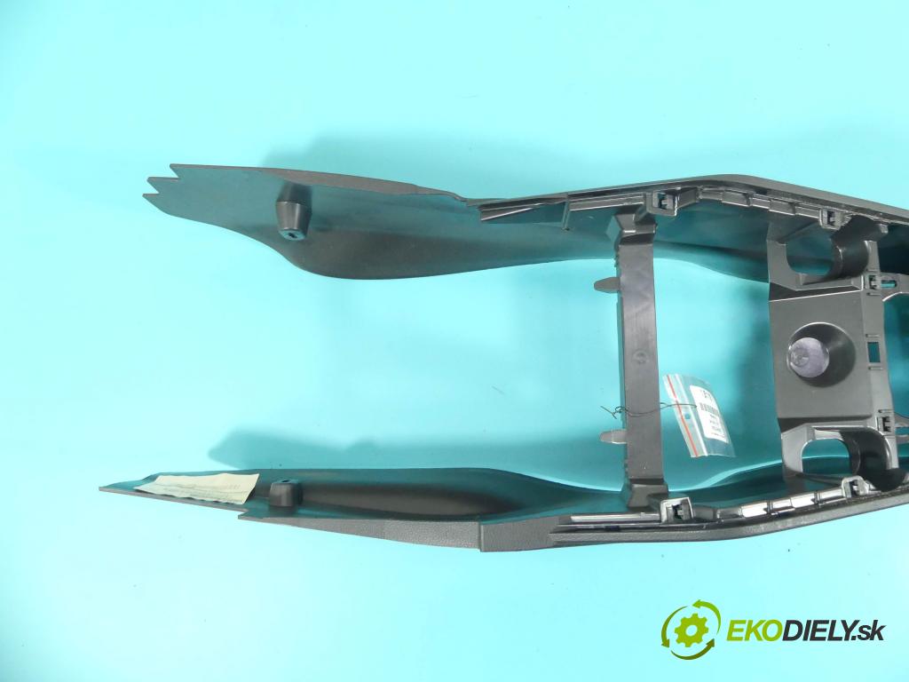 Seat Ibiza V KJ 2017- 1.0 tsi 95 HP manual 70 kW 999 cm3 5- operadlo  (Lakťové opierky)