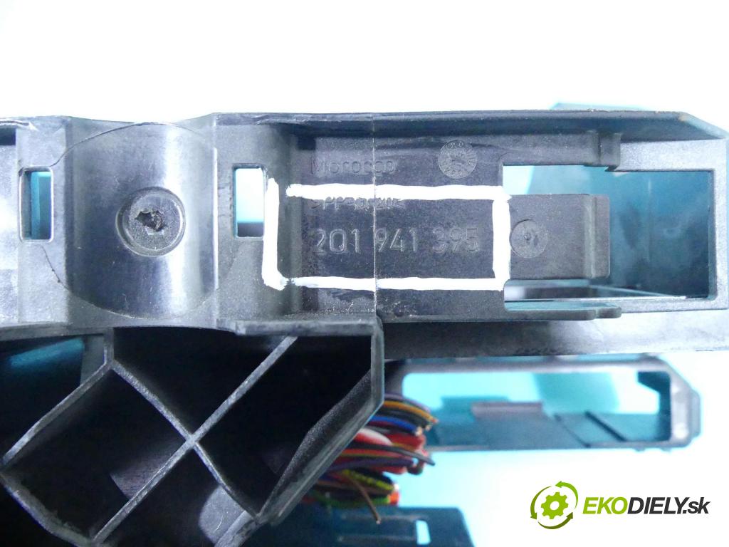 Seat Ibiza V KJ 2017- 1.0 tsi 95 hp manual 70 kW 999 cm3 5- skříňka pojistková 2Q0937615A (Pojistkové skříňky)