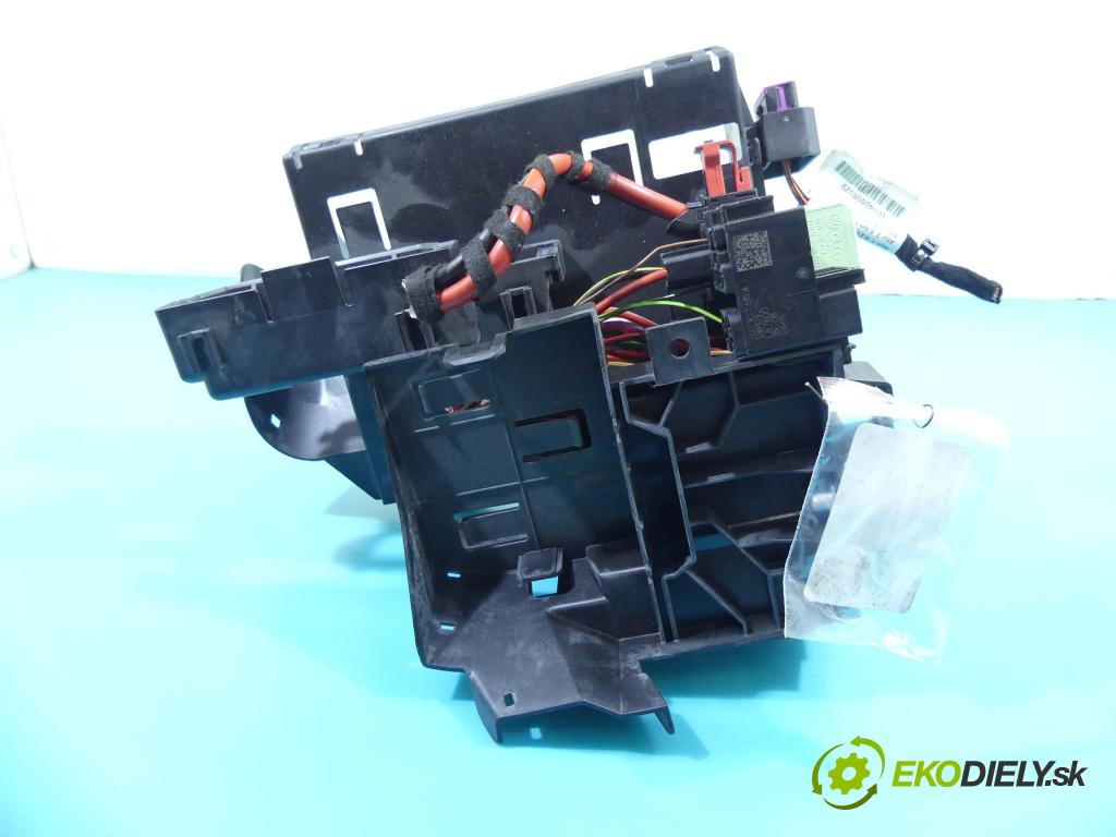 Seat Ibiza V KJ 2017- 1.0 tsi 95 hp manual 70 kW 999 cm3 5- skříňka pojistková 2Q0937615A (Pojistkové skříňky)