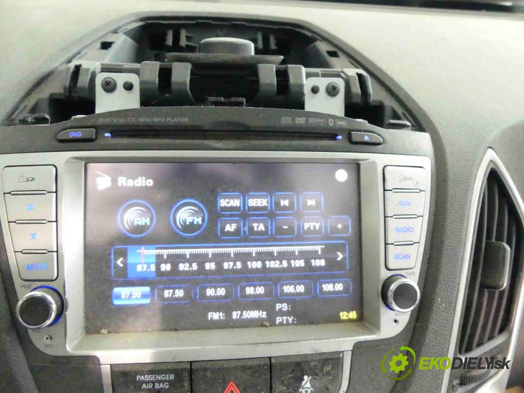 Hyundai Ix35 2.0 crdi 136 HP manual 100 kW 1995 cm3 5- Radio originál CA108-A