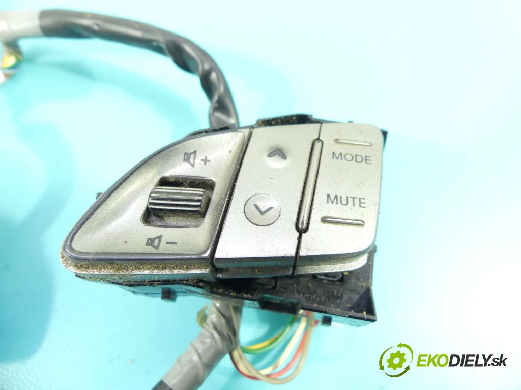 Hyundai Ix35 2.0 crdi 136hp manual 100 kW 1995 cm3 5- Přepínač multifunkční: řízení: 96700-2S300 (Páčky pod volantem)