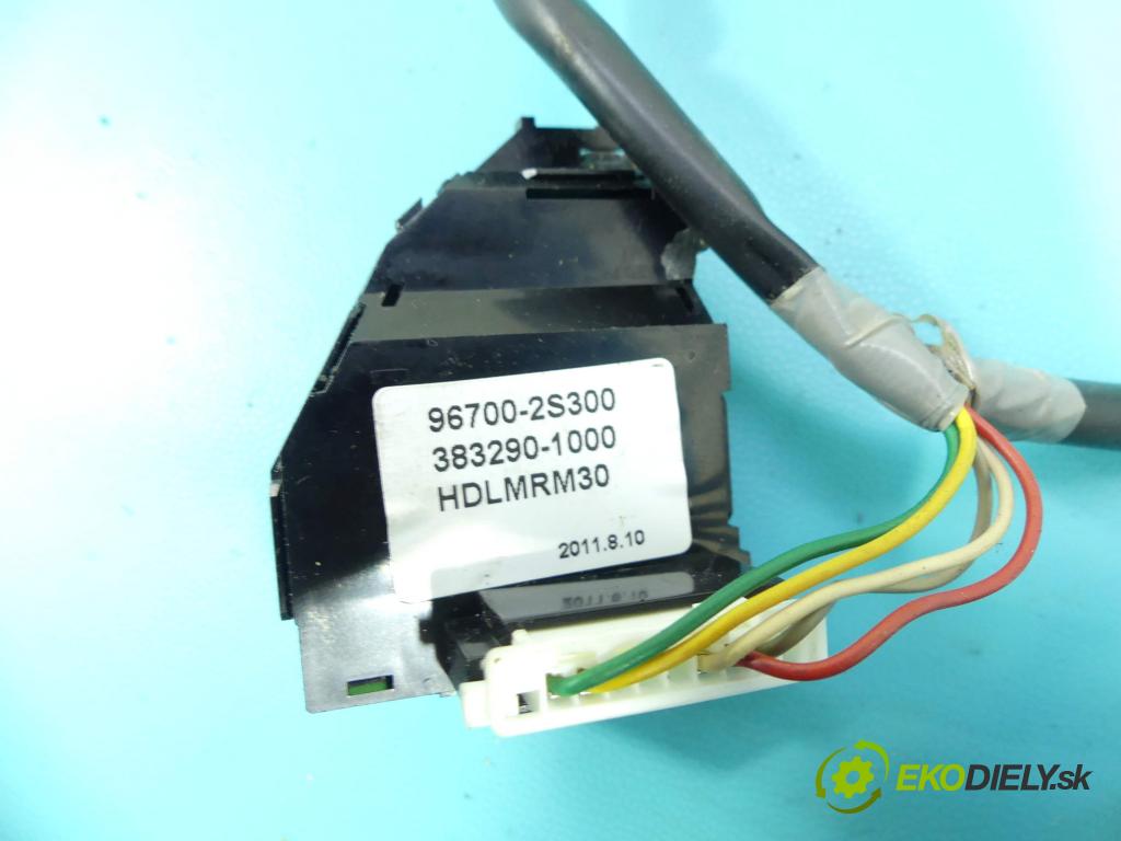 Hyundai Ix35 2.0 crdi 136hp manual 100 kW 1995 cm3 5- Přepínač multifunkční: řízení: 96700-2S300 (Páčky pod volantem)