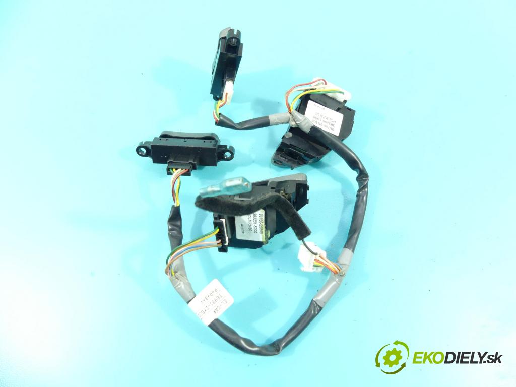 Hyundai Ix35 2.0 crdi 136hp manual 100 kW 1995 cm3 5- Přepínač multifunkční: řízení: 96700-2S300 (Páčky pod volantem)