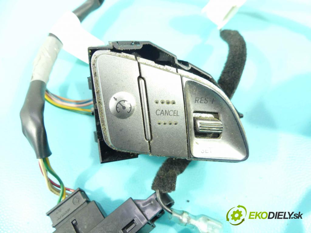 Hyundai Ix35 2.0 crdi 136hp manual 100 kW 1995 cm3 5- Přepínač multifunkční: řízení: 96700-2S300 (Páčky pod volantem)