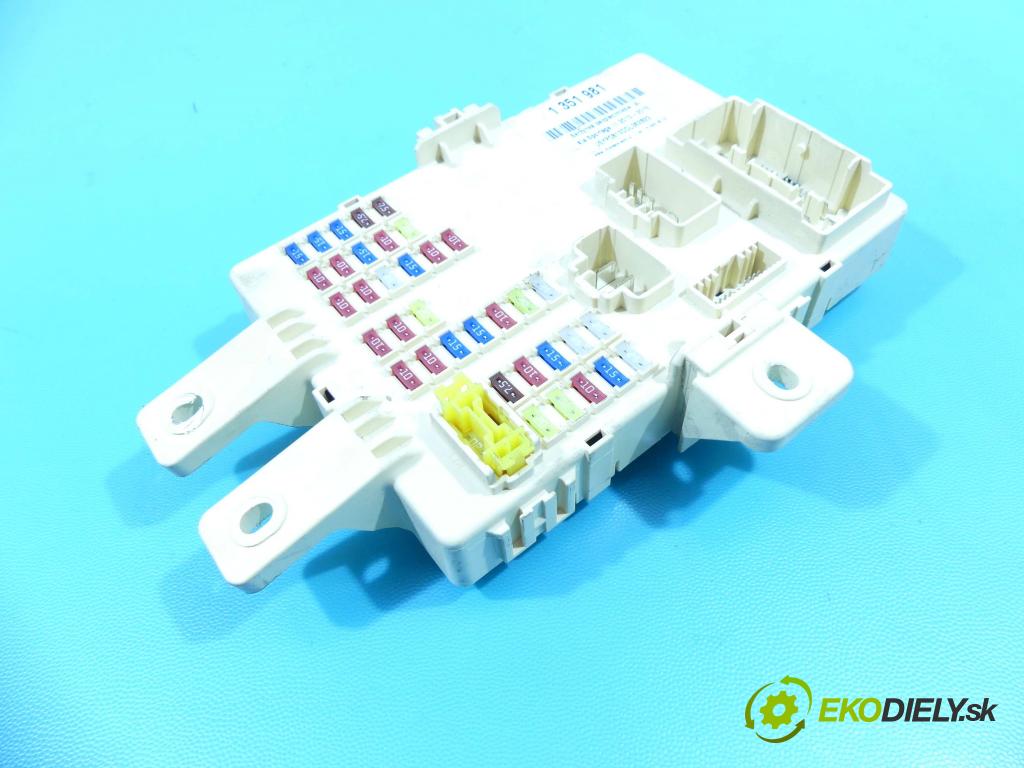 Kia Sportage III 2010-2015 2.0 crdi 184 hp automatic 135 kW 1995 cm3 5- skříňka pojistková 91950-3W030 (Pojistkové skříňky)