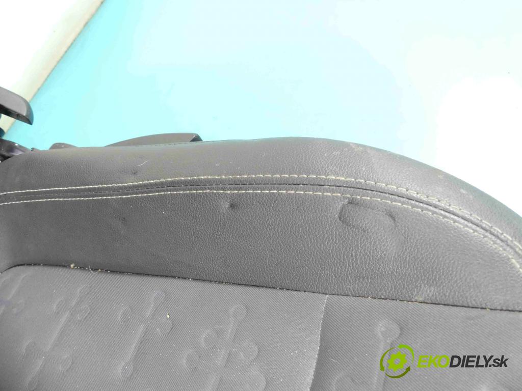 Opel Meriva B 2010-2017 1.4 T 120 HP manual 88 kW 1364 cm3 5- Sedačka ľavý  (Sedačky, sedadlá)