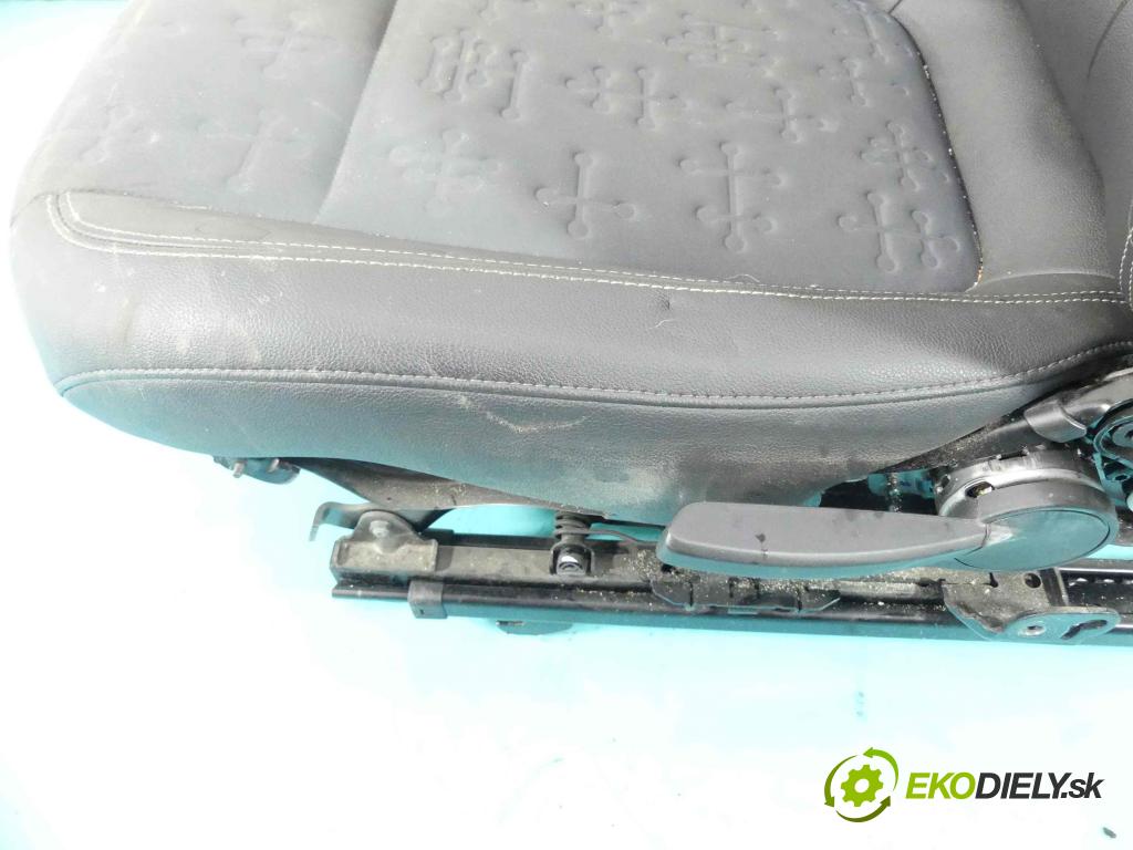 Opel Meriva B 2010-2017 1.4 T 120 HP manual 88 kW 1364 cm3 5- Sedačka ľavý  (Sedačky, sedadlá)