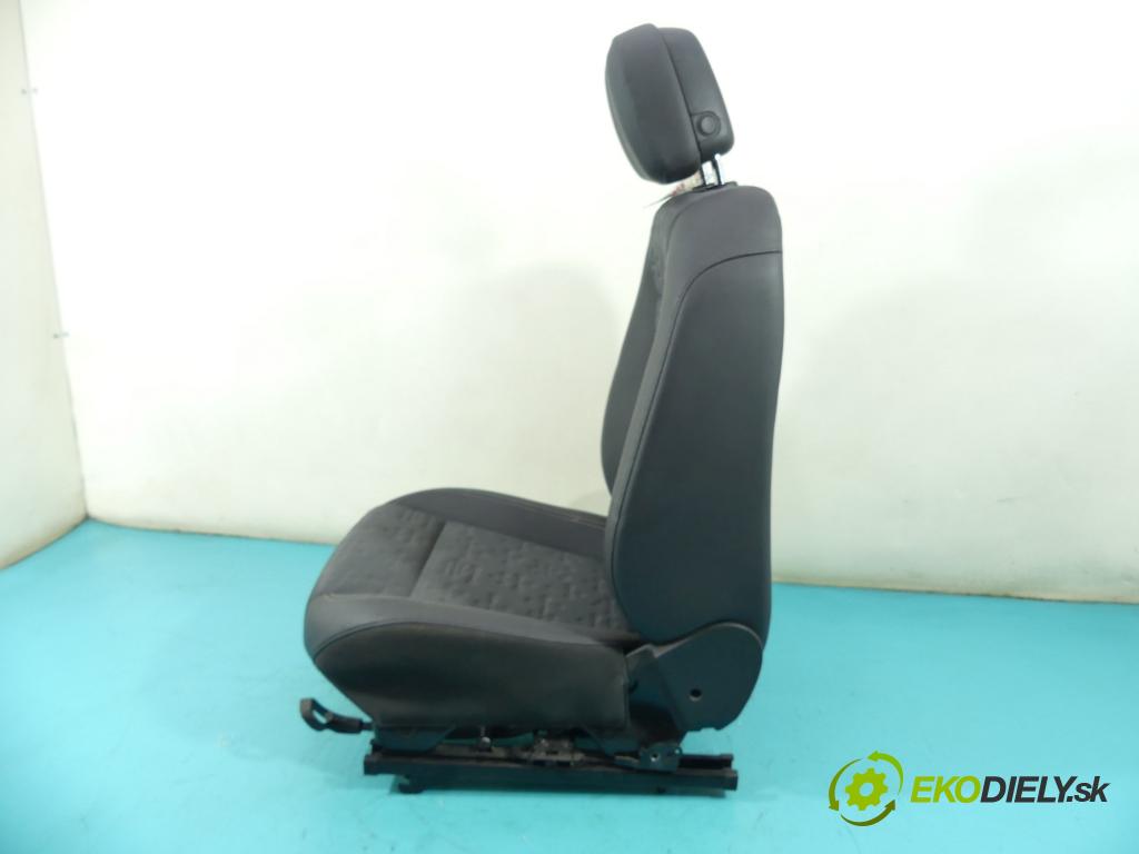 Opel Meriva B 2010-2017 1.4 T 120 HP manual 88 kW 1364 cm3 5- Sedačka pravý  (Sedačky, sedadlá)