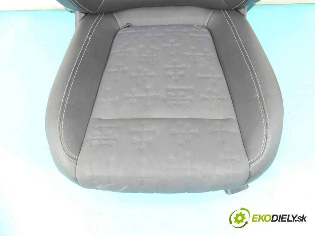 Opel Meriva B 2010-2017 1.4 T 120 HP manual 88 kW 1364 cm3 5- Sedačka pravý  (Sedačky, sedadlá)