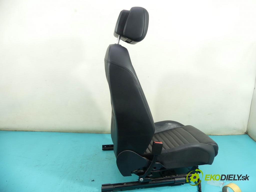 Vw Passat B8 2014 - 2.0 tdi 239KM automatic 176 kW 1968 cm3 5- Sedačka ľavý  (Sedačky, sedadlá)