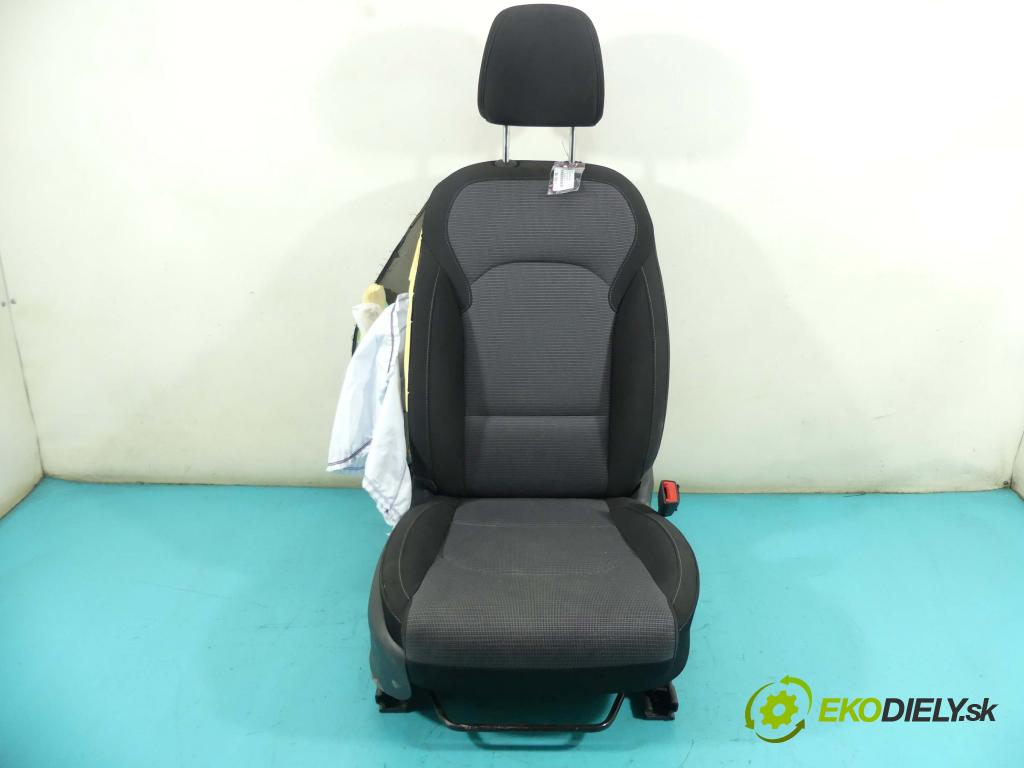 Hyundai I30 III 2016- 1.5 DPI 16V 110 HP manual 80,9 kW 1498 cm3 5- Sedačka pravý  (Sedačky, sedadlá)