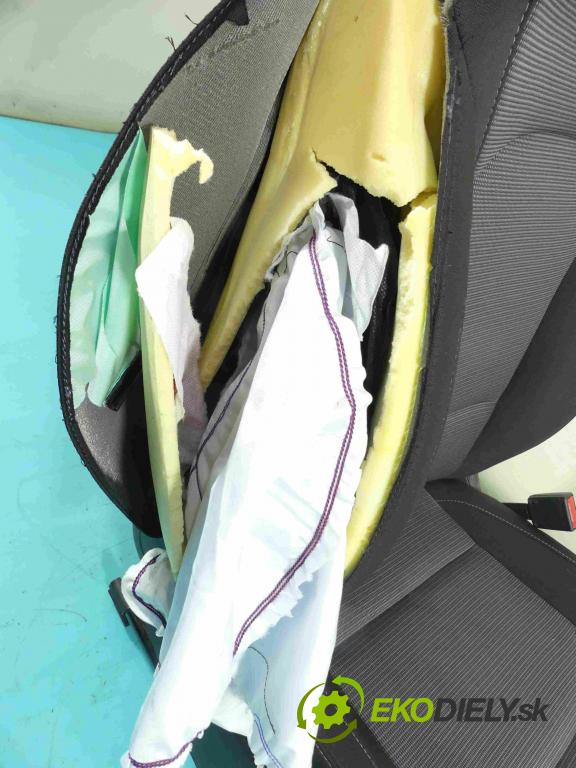 Hyundai I30 III 2016- 1.5 DPI 16V 110 HP manual 80,9 kW 1498 cm3 5- Sedačka pravý  (Sedačky, sedadlá)