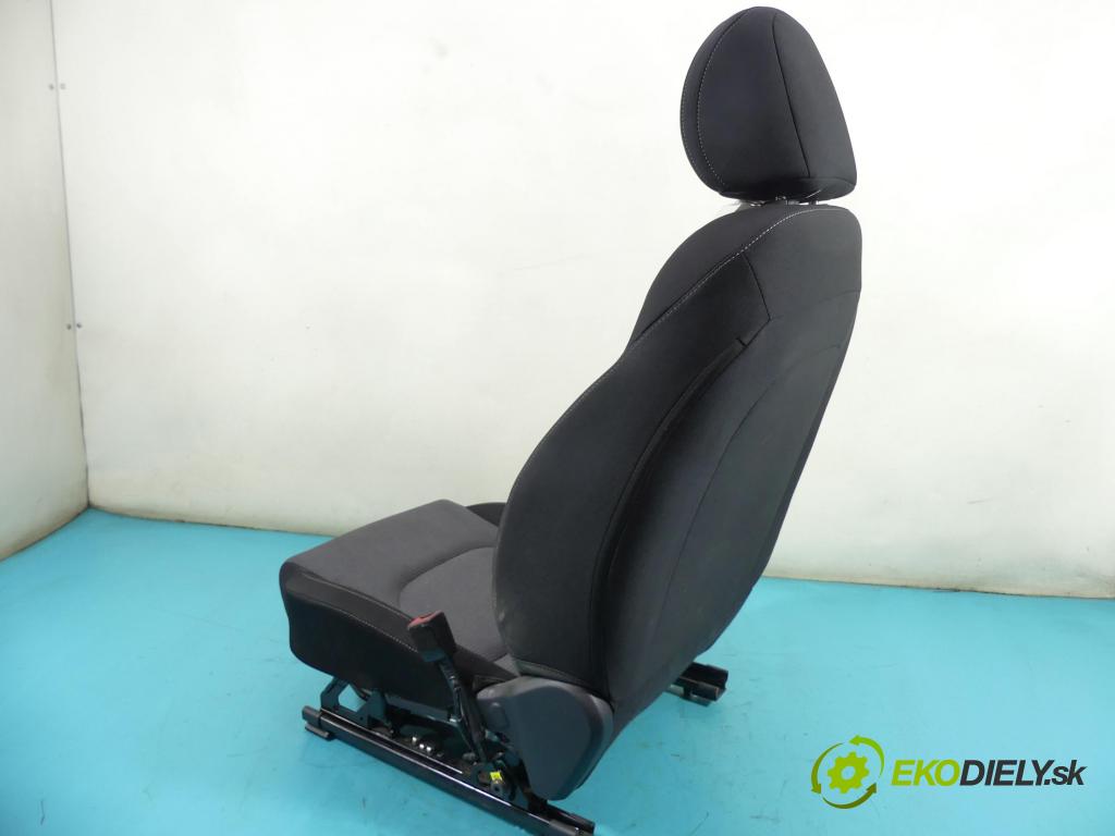 Hyundai I30 III 2016- 1.5 DPI 16V 110 HP manual 80,9 kW 1498 cm3 5- Sedačka pravý  (Sedačky, sedadlá)