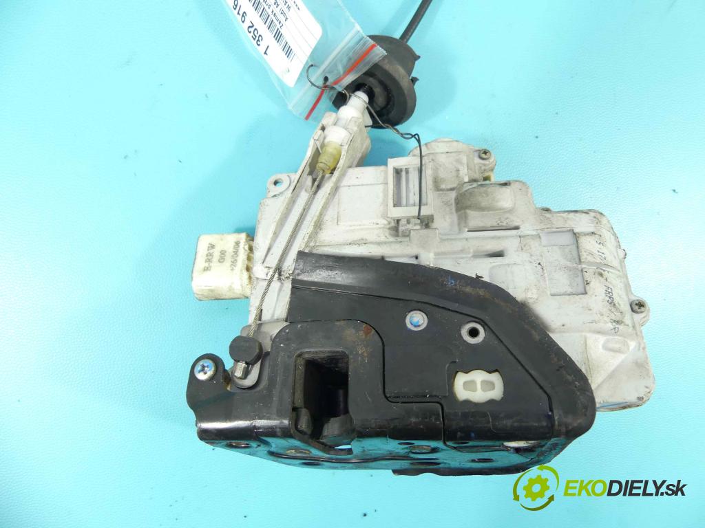 Audi A6 C6 2004-2011 3.0 V6 tdi 224 hp automatic 165 kW 2967 cm3 4- zámek přední pravý 4F1837016