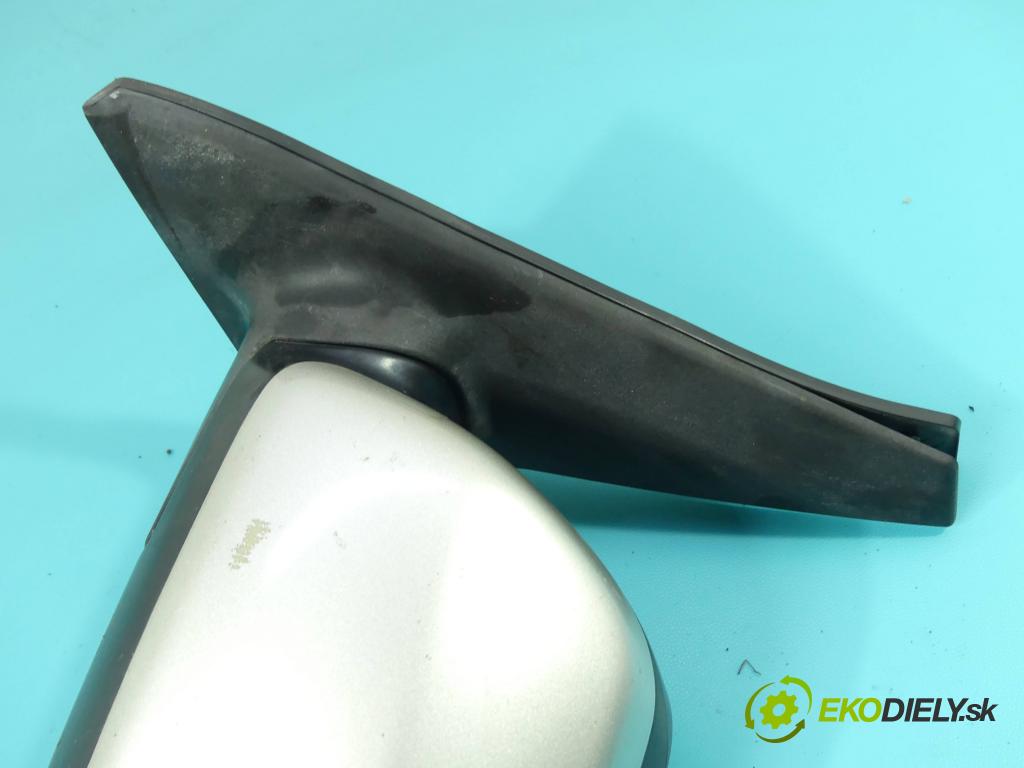 Toyota Corolla Verso I 2001-2004 2.0 D4D 90 hp manual 66 kW 1995 cm3 5- zpětné zrcátko levé  (Klika dveří ostatní)