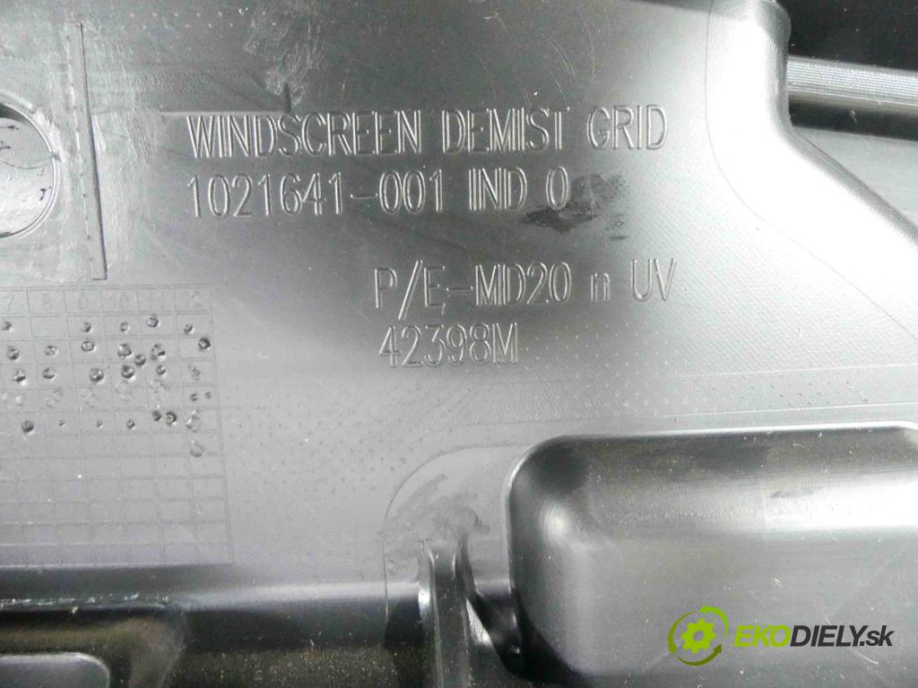Renault Fluence 1.6 16V 114 HP manual 84 kW 1598 cm3 4- kokpit,pristrojová doska rozdeľovacia 1021641-001