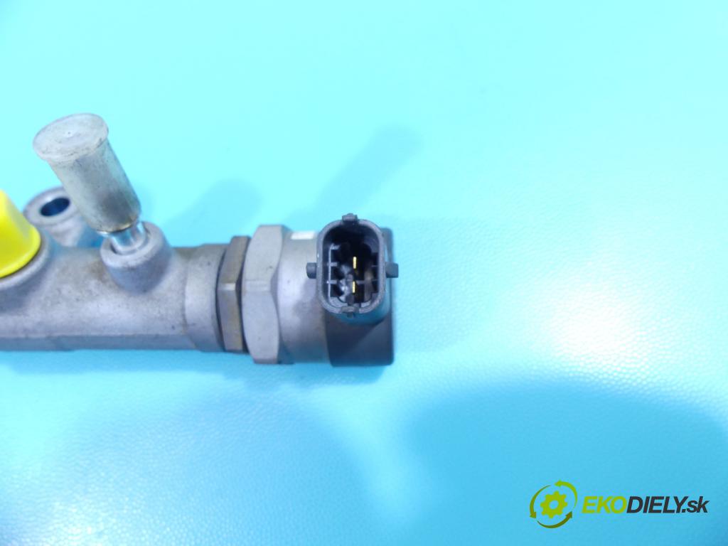 Jaguar F-Pace 16- 2.0d 179KM automatic 132 kW 1999 cm3 5- lišta vstrekovacia 0445214332 (Vstrekovacie lišty)