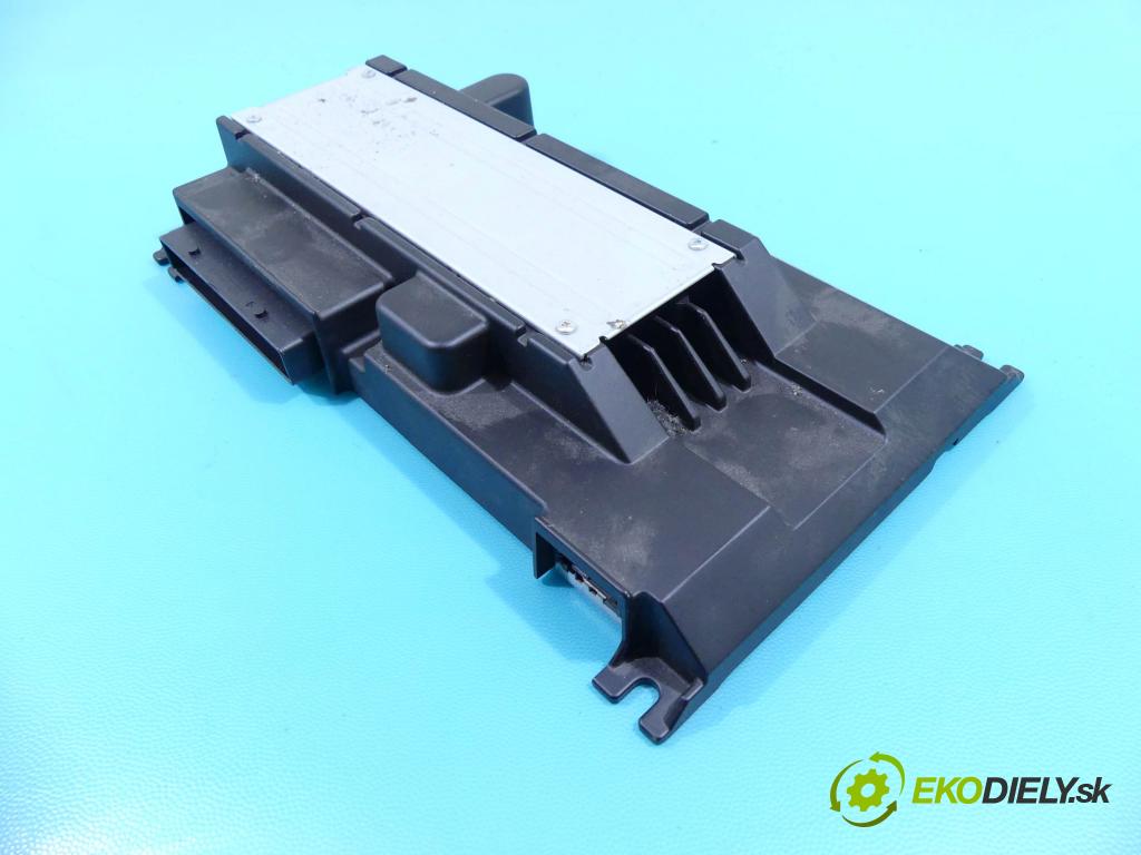 Vw Passat B8 2014 - 2.0 tdi 239KM automatic 176 kW 1968 cm3 5- Zesilovač: 3Q0035466B (Zosilňovače)