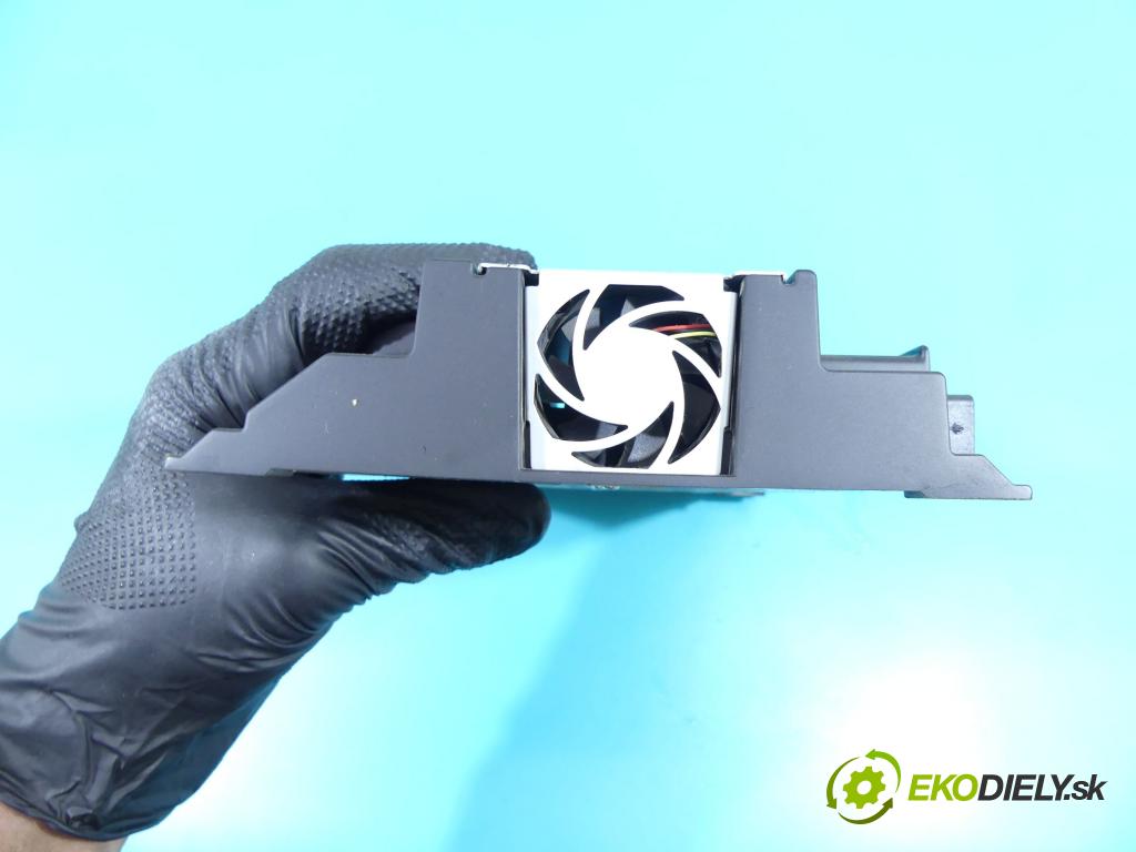 Vw Passat B8 2014 - 2.0 tdi 239KM automatic 176 kW 1968 cm3 5- Zesilovač: 3Q0035466B (Zosilňovače)