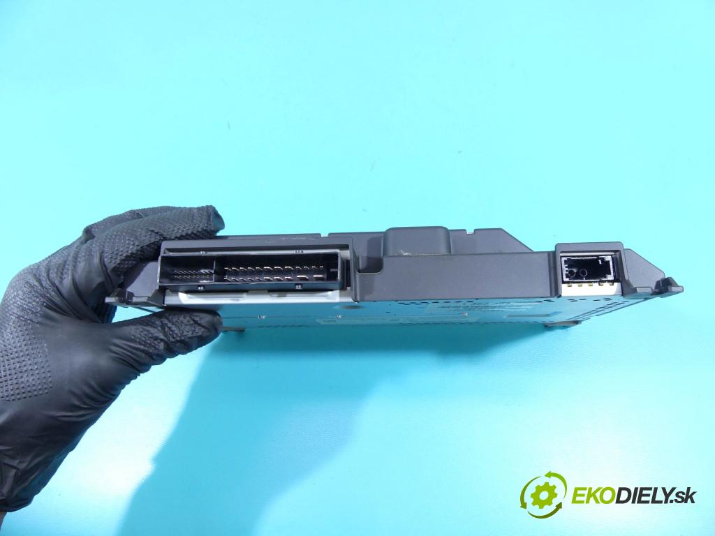 Vw Passat B8 2014 - 2.0 tdi 239KM automatic 176 kW 1968 cm3 5- Zesilovač: 3Q0035466B (Zosilňovače)