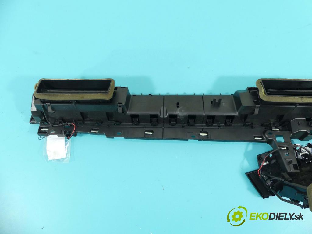 Vw Passat B8 2014 - 2.0 tdi 239KM automatic 176 kW 1968 cm3 5- Mřížka: kúrenia stredová 3G0919204C (Mriežky kúrenia (fukáre))