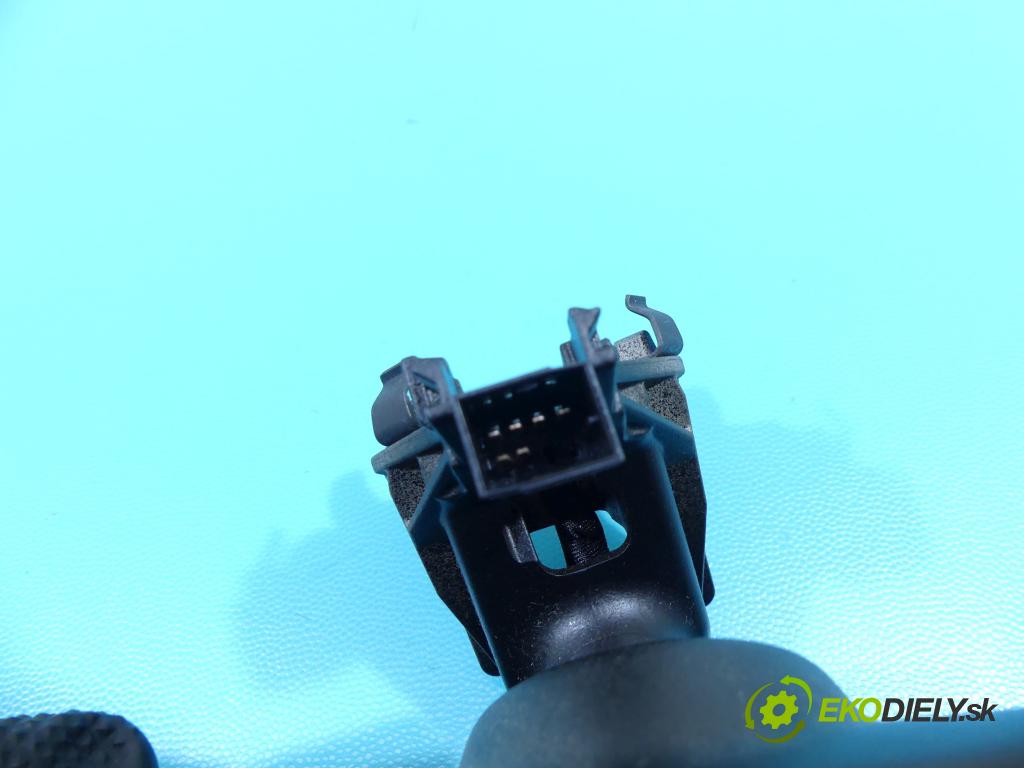 Vw Passat B8 2014 - 2.0 tdi 239KM automatic 176 kW 1968 cm3 5- zpětné zrcátko vnitřní  (Světla vnitřní)