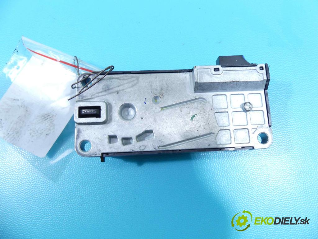 Vw Passat B8 2014 - 2.0 tdi 239KM automatic 176 kW 1968 cm3 5- Blokáda: řízení: 27140002 (Ostatné)