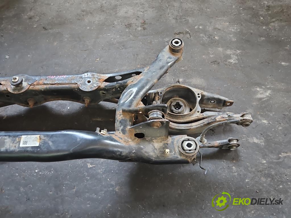 Vw Passat B8 2014 - 2.0 tdi 239KM automatic 176 kW 1968 cm3 5- zadní výztuha 3Q0505235H (Výztuhy zadní)