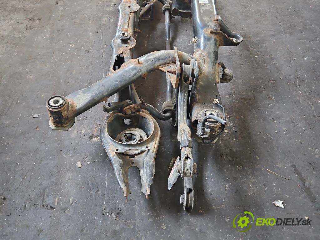 Vw Passat B8 2014 - 2.0 tdi 239KM automatic 176 kW 1968 cm3 5- zadní výztuha 3Q0505235H (Výztuhy zadní)