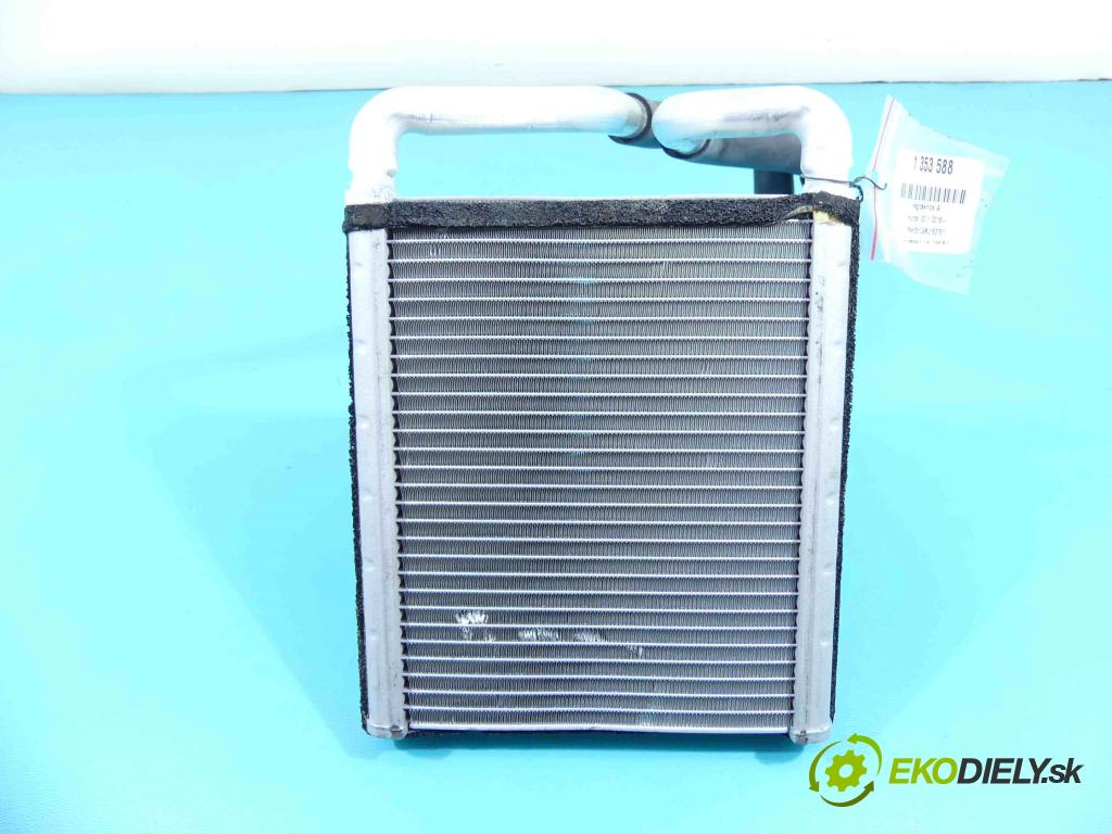 Hyundai I30 III 2016- 1.5 DPI 16V 110 hp manual 80,9 kW 1498 cm3 5- radiátor  (Radiátory topení)