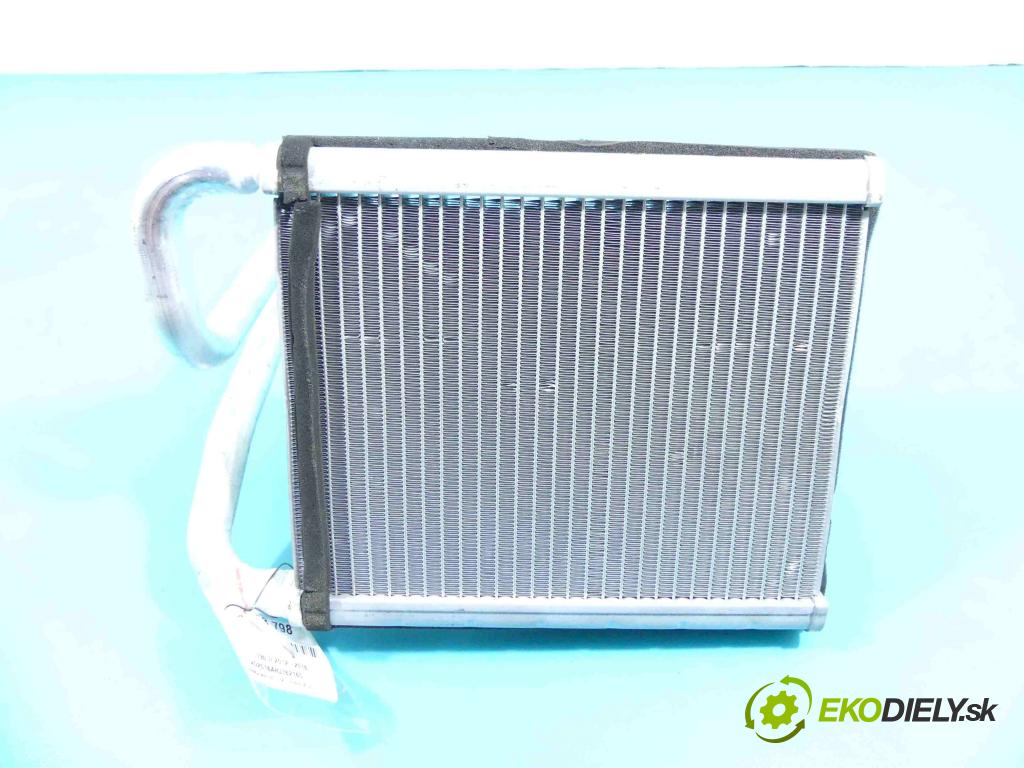 Hyundai I30 II 2012-2016 1.4 16V 100 hp manual 73,6 kW 1368 cm3 5- radiátor  (Radiátory topení)