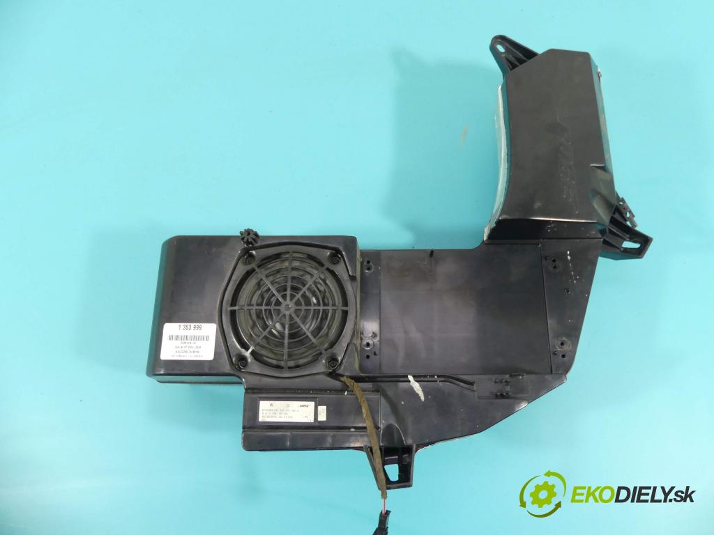 Audi A4 B7 2004-2008 2.0 tdi 170 HP manual 125 kW 1968 cm3 5- Subwoofer: 8E9035382A (Audio zariadenia)
