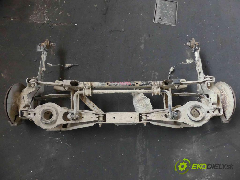 Volvo V50 2.0d 136hp manual 100 kW 1997 cm3 5- zadní výztuha  (Výztuhy zadní)