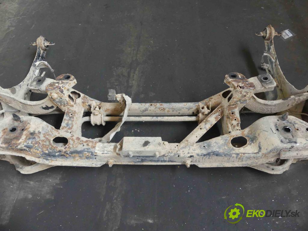 Volvo V50 2.0d 136hp manual 100 kW 1997 cm3 5- zadní výztuha  (Výztuhy zadní)