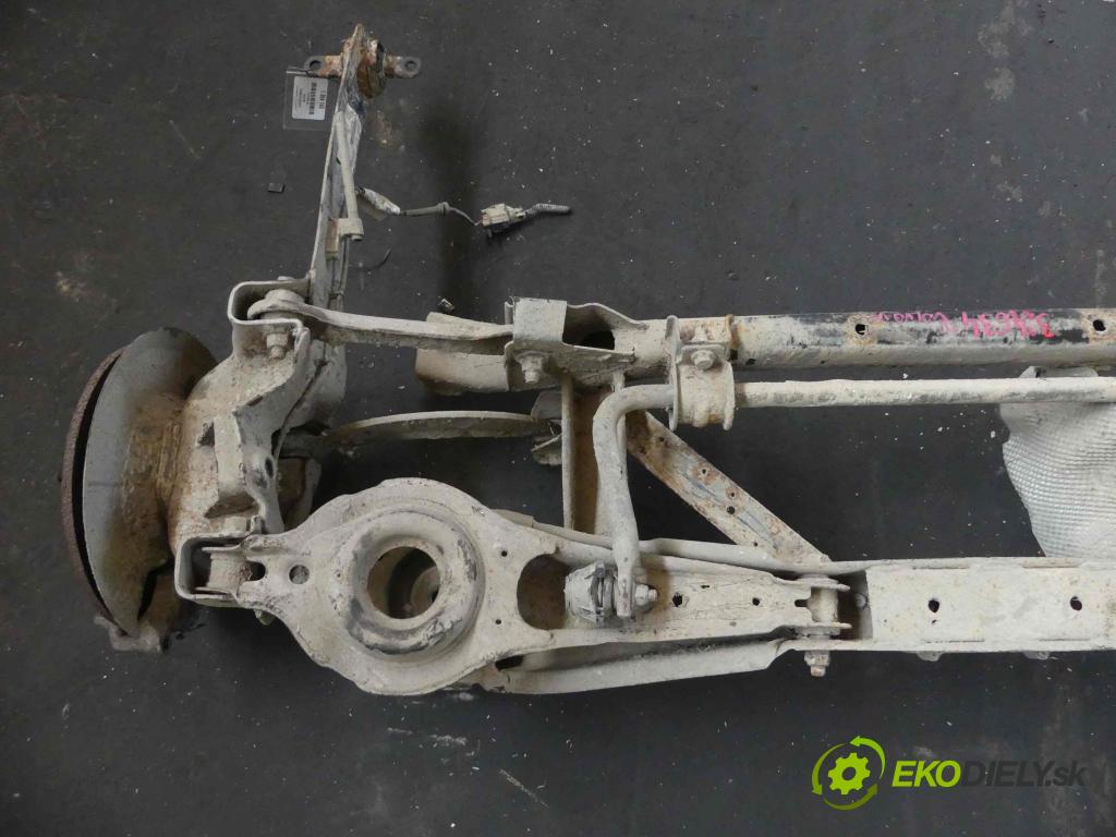 Volvo V50 2.0d 136hp manual 100 kW 1997 cm3 5- zadní výztuha  (Výztuhy zadní)