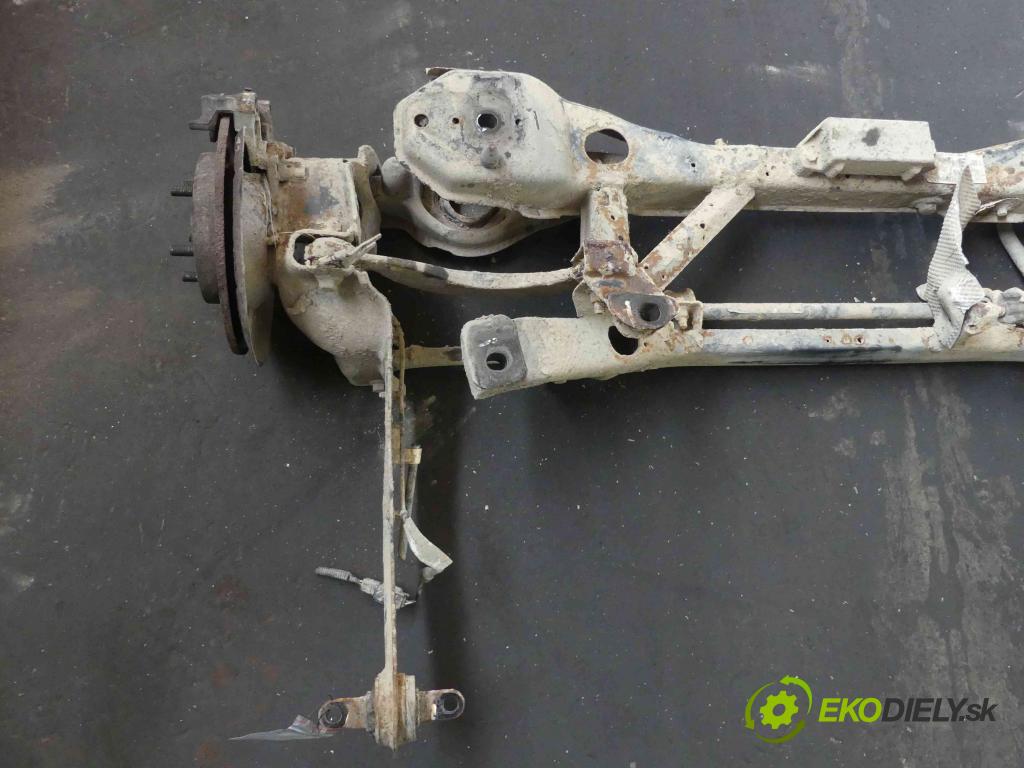 Volvo V50 2.0d 136hp manual 100 kW 1997 cm3 5- zadní výztuha  (Výztuhy zadní)