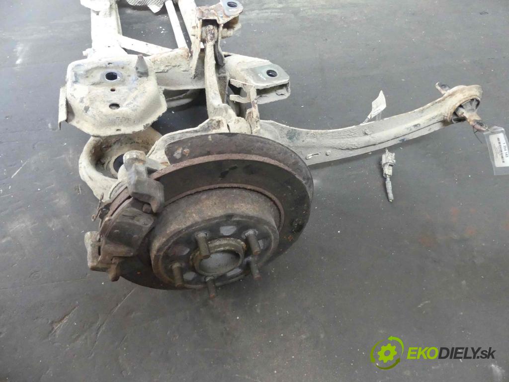 Volvo V50 2.0d 136hp manual 100 kW 1997 cm3 5- zadní výztuha  (Výztuhy zadní)