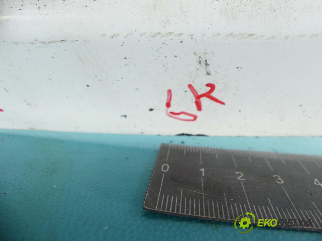 Toyota Corolla E11 1997-2002 1.4 vvti 97KM manual 71 kW 1398 cm3 5- zadní kufrové dveře  (Zadní kapoty)