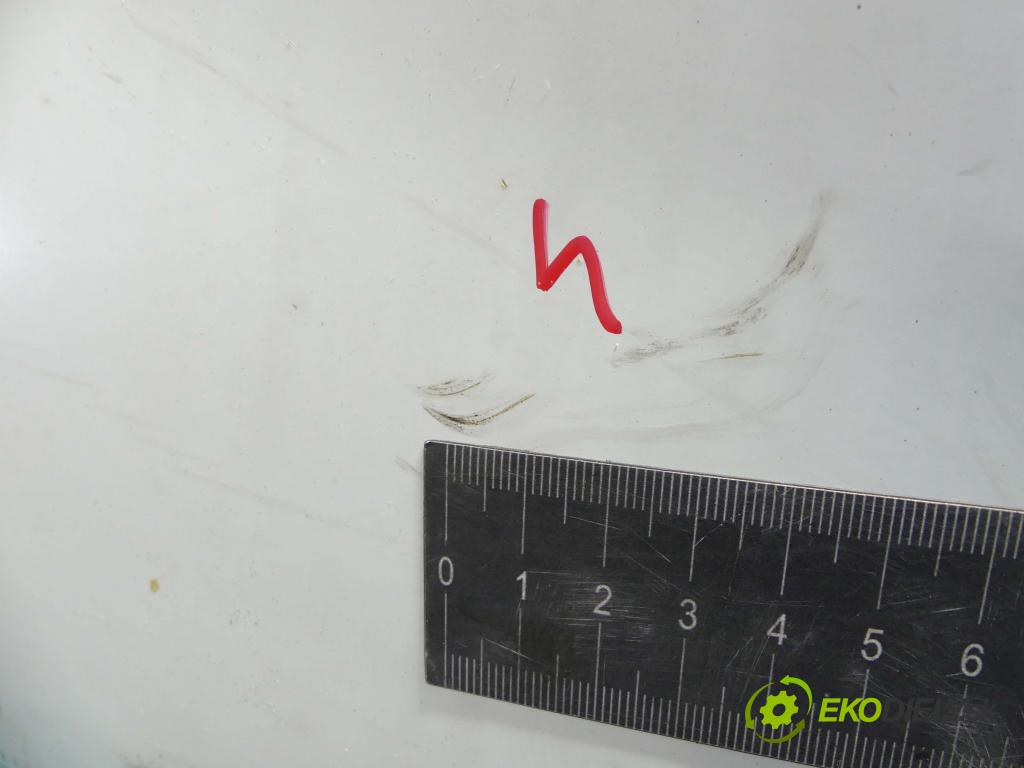 Toyota Corolla E11 1997-2002 1.4 vvti 97KM manual 71 kW 1398 cm3 5- zadní kufrové dveře  (Zadní kapoty)